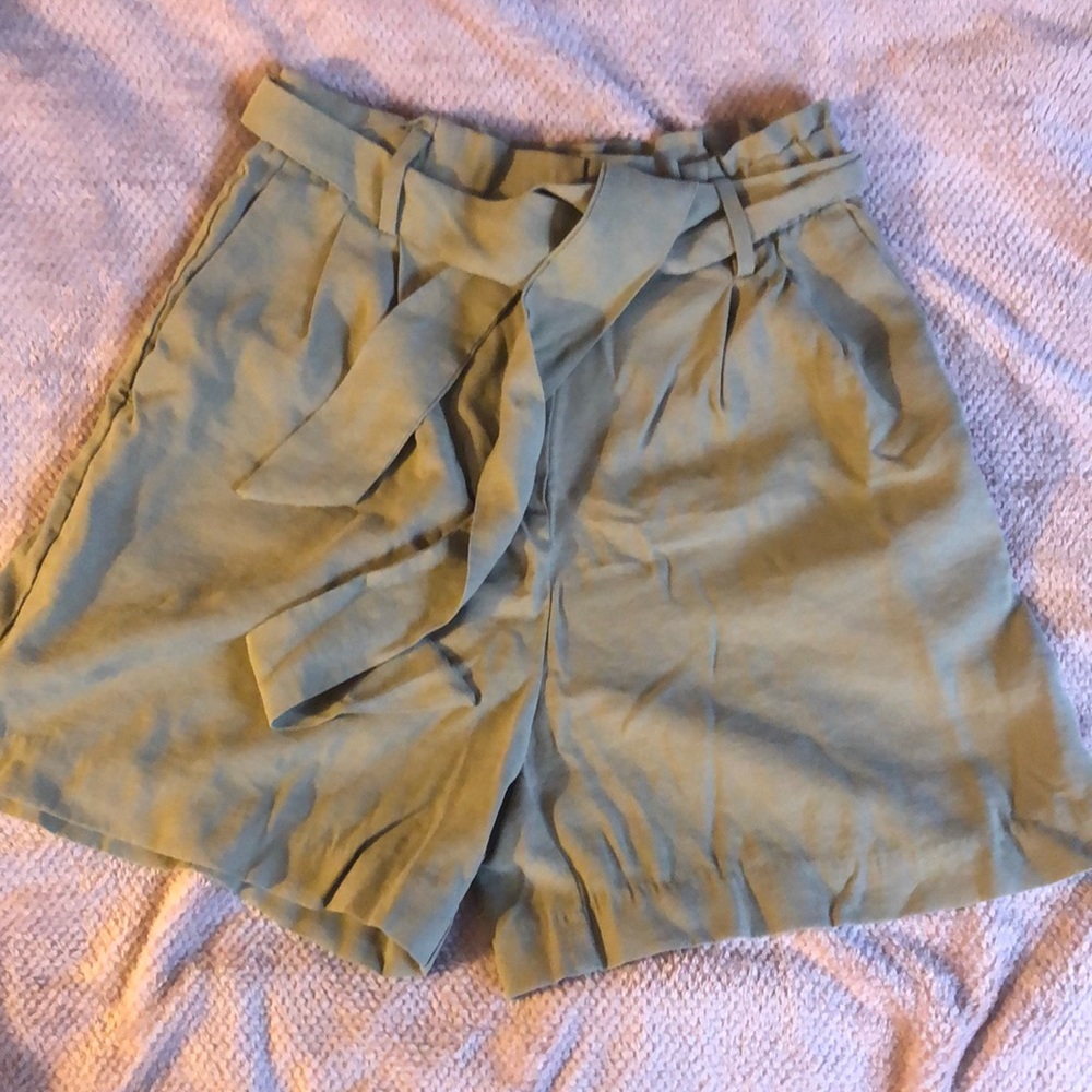 H&M high waisted paper bag shorts